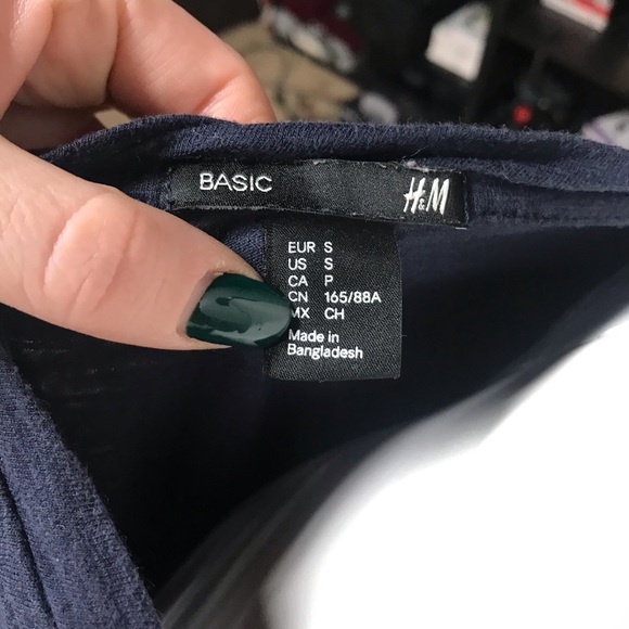 H&M Basic Tee - Picture 8 of 8